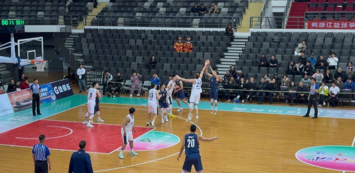 雷霆绝杀新疆队，胡金秋带队取胜的简单介绍