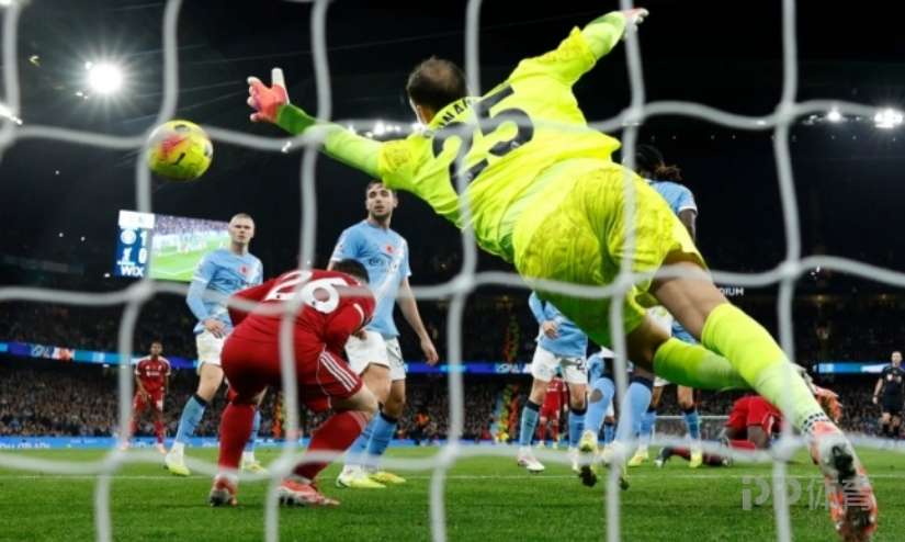 曼城横扫罗马，范戴克扛起全队