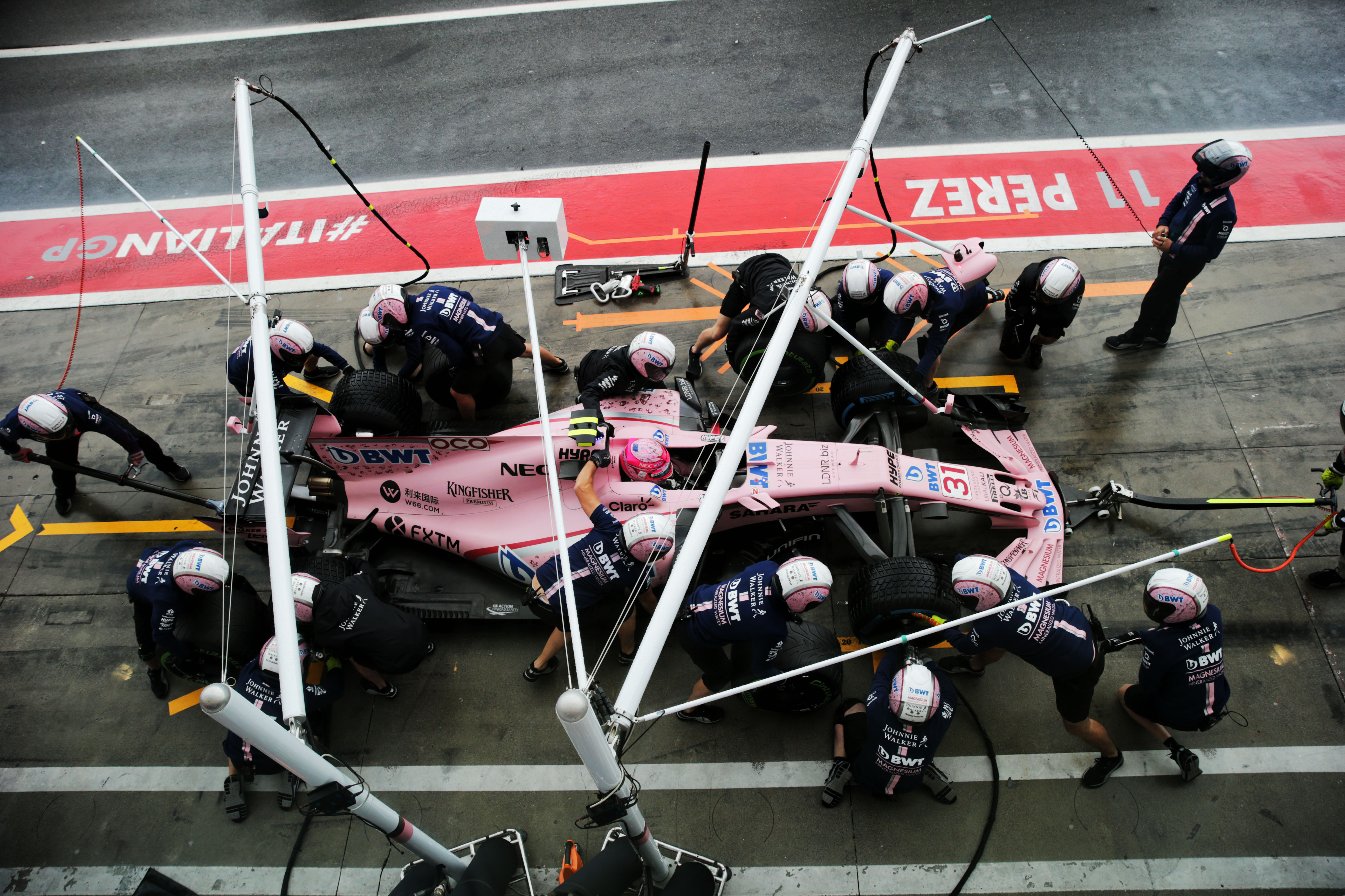 哈斯车队险胜红牛二队，佩雷兹状态火热