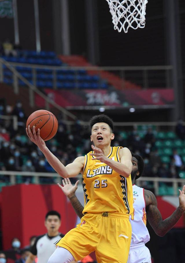 勇士逆转辽宁队，胡金秋扛起全队