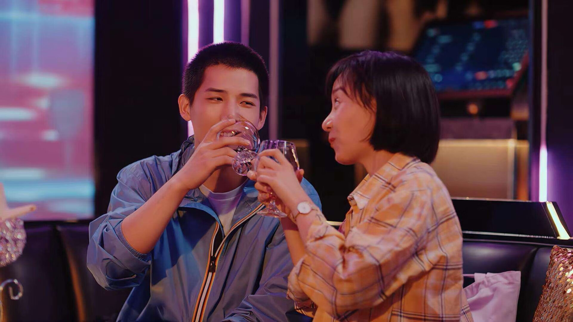 绝对掌控与毫厘之争，塞恩斯统治级表演为法拉利赢得一场险胜