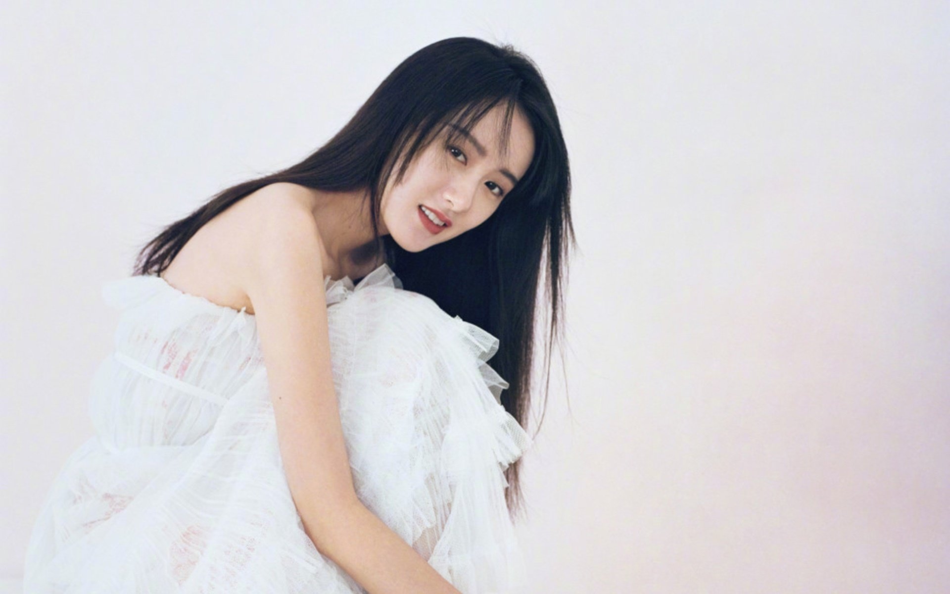 赛道烈焰，阿斯顿马丁横扫索伯，佩雷兹点燃赛场激情